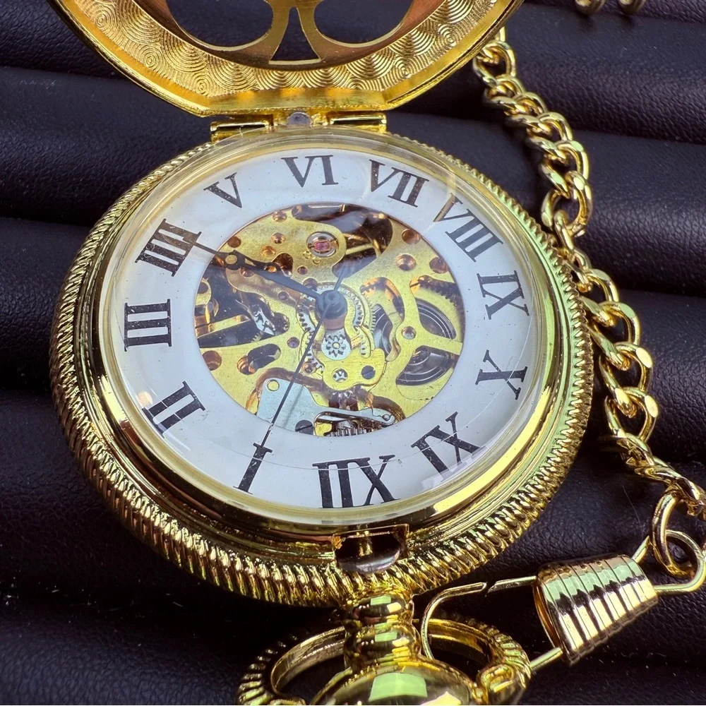 Goldtone Sprockets Mechanical Working Pocket Watch w/ Roman Numerals with Chain